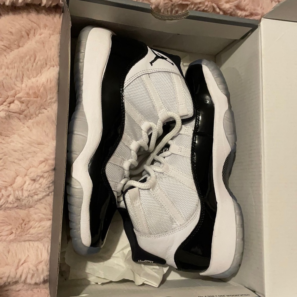 Air Jordan Concord 11s GS Size 4Y